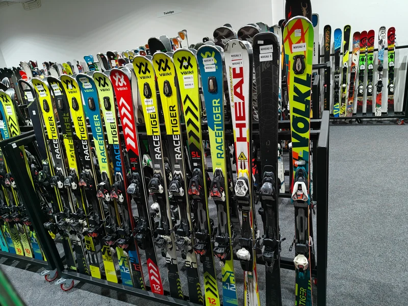 Rek 15: ski's gebruikt tussen 155 - 165 cm